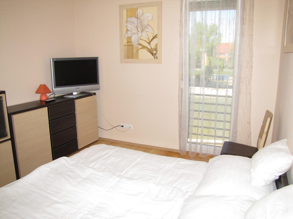 Dunalux Apartman เยอร์ ห้อง รูปภาพ