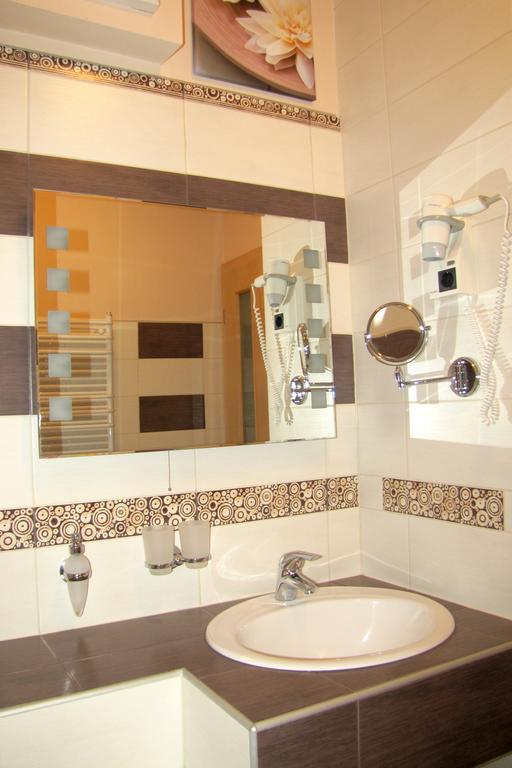 Dunalux Apartman เยอร์ ห้อง รูปภาพ