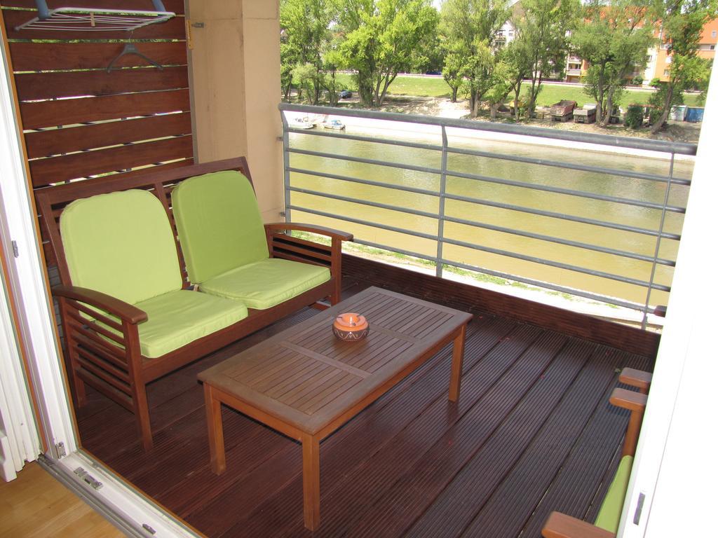 Dunalux Apartman เยอร์ ห้อง รูปภาพ