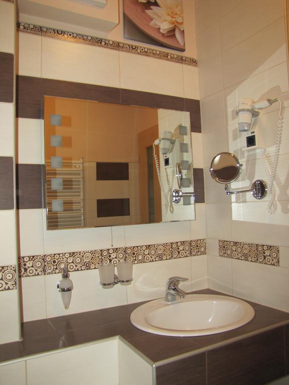 Dunalux Apartman เยอร์ ห้อง รูปภาพ