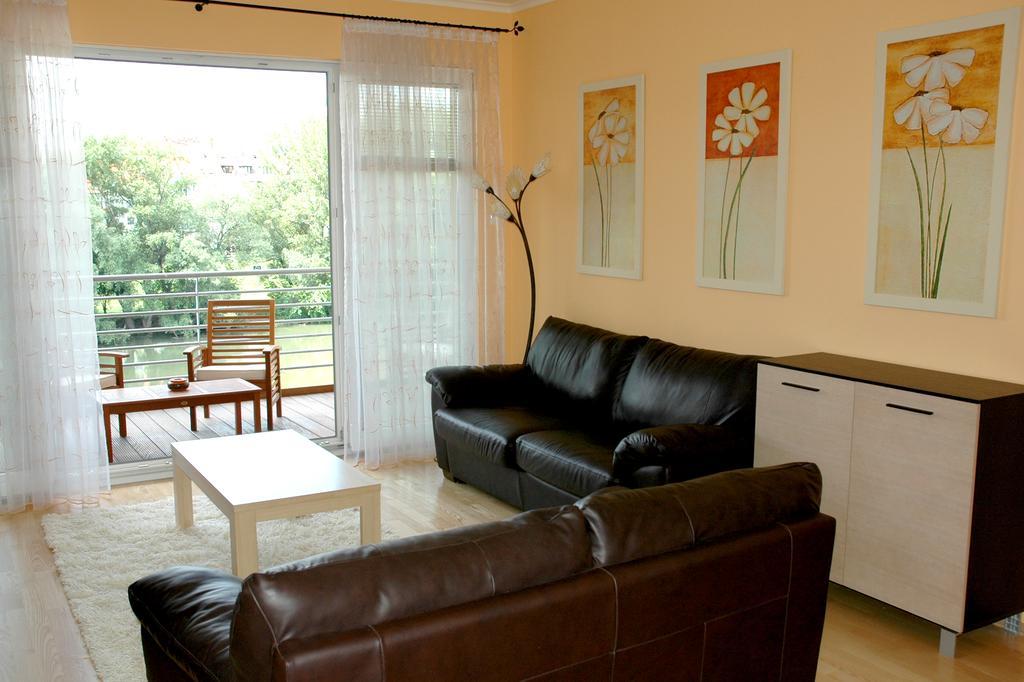 Dunalux Apartman เยอร์ ภายนอก รูปภาพ
